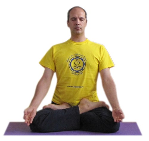 padmasana dreapta.jpg